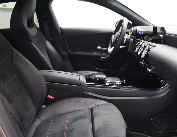 Mercedes-Benz CLA 12