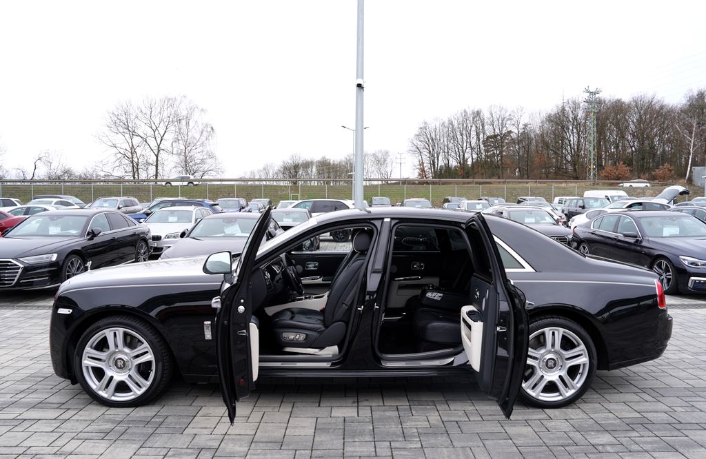 Rolls-Royce Ghost Sedan 6,6 l 420 kw