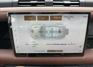 Land Rover Defender 27