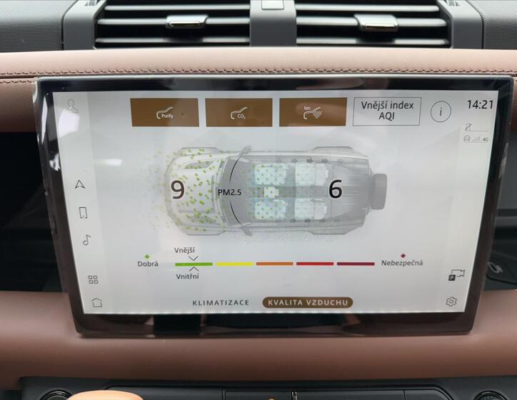 Land Rover Defender 27