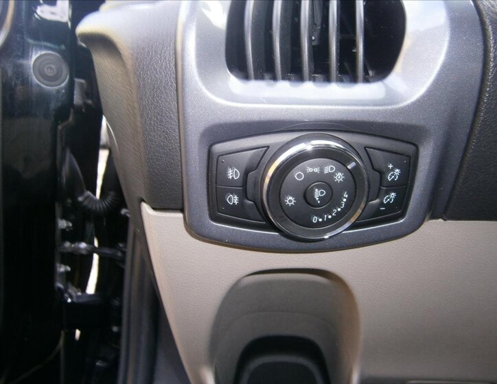 Ford Tourneo Custom 18