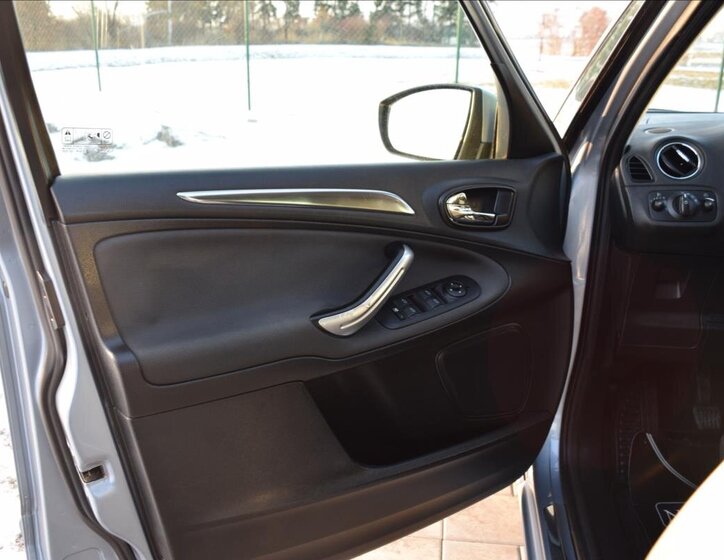 Ford S-MAX MPV 2,0 l 107 kw