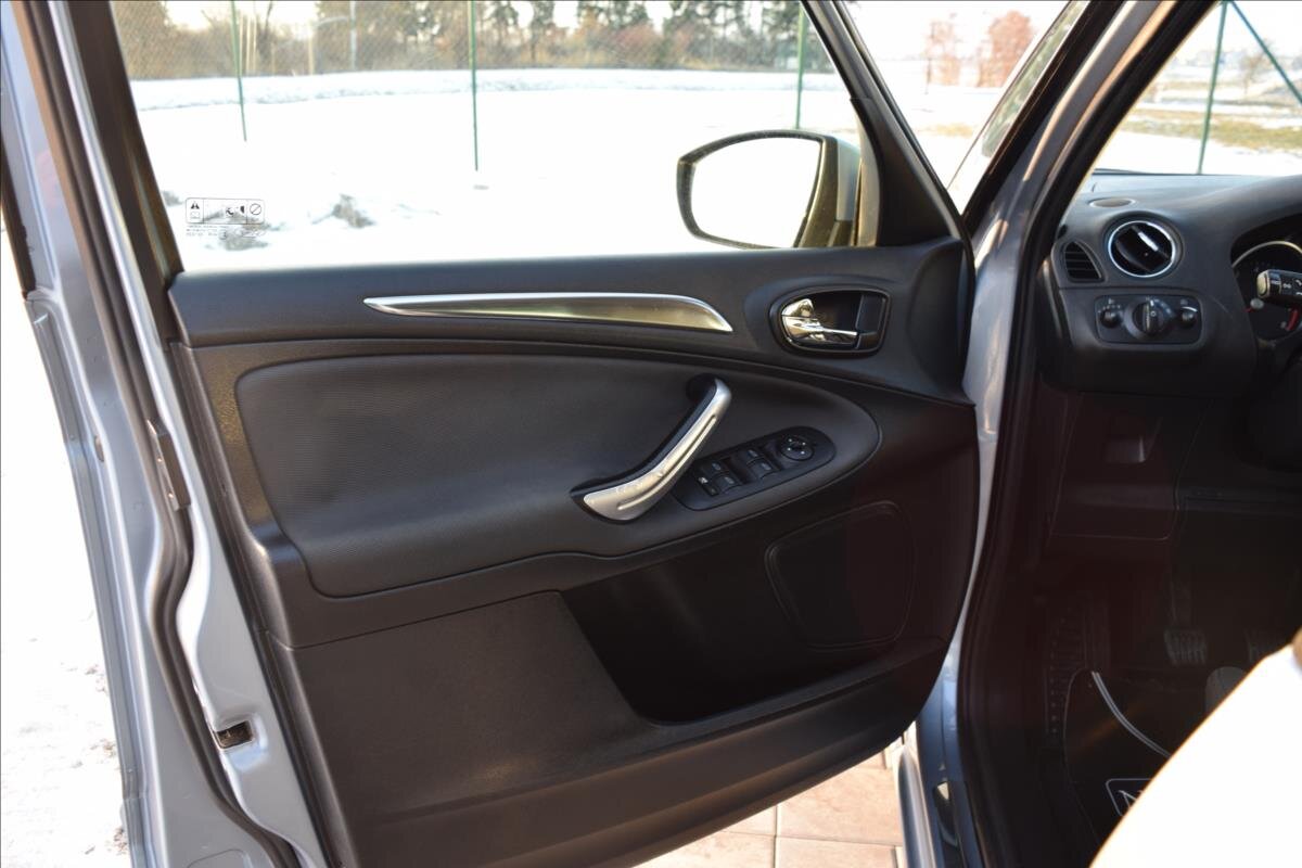 Ford S-MAX MPV 2,0 l 107 kw