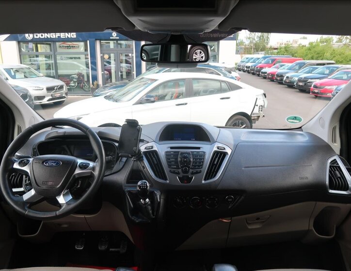 Ford Tourneo Custom MPV 2,2 l 114 kw