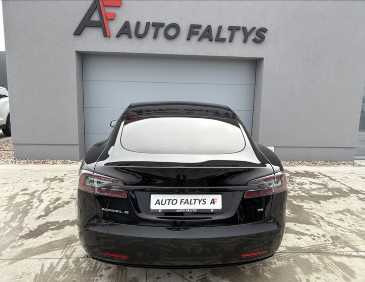 Tesla Model S 6