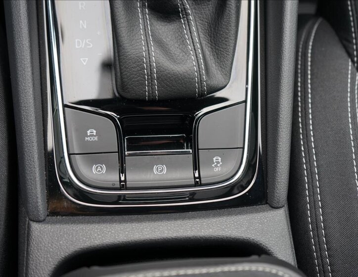 Škoda Karoq SUV / Terénní 1,5 l 110 kw