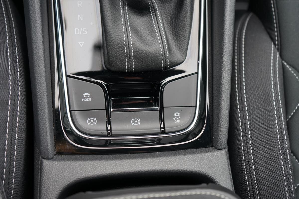 Škoda Karoq SUV / Terénní 1,5 l 110 kw