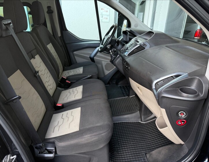 Ford Tourneo Custom 12