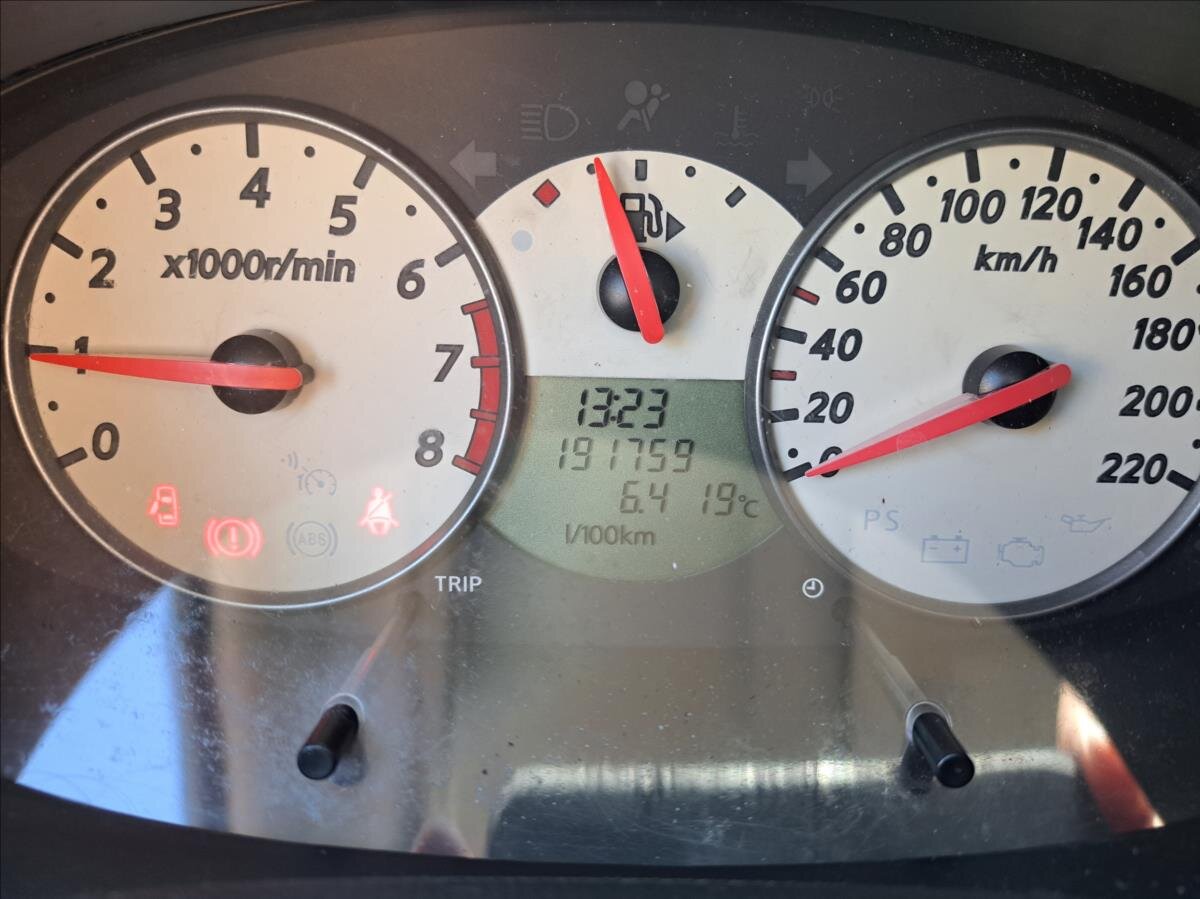 Nissan Micra Hatchback 1,2 l 48 kw