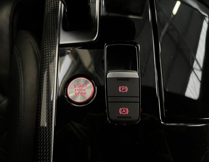 Audi S8 Sedan / Limuzína 4,0 l 445 kw