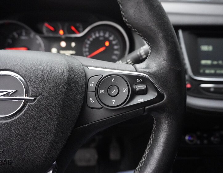 Opel Grandland X SUV 1,2 l 96 kw