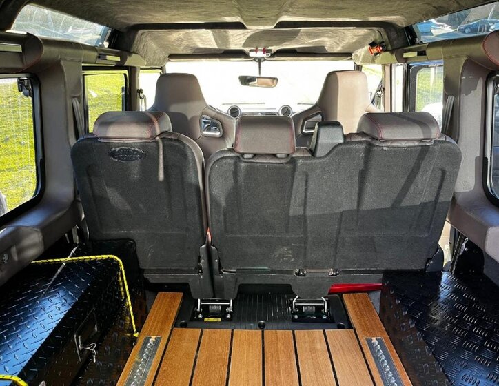 Land Rover Defender SUV / Terénní 2,2 l 90 kw