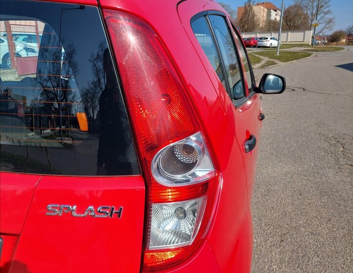 Suzuki Splash Hatchback 996,0 48 kw