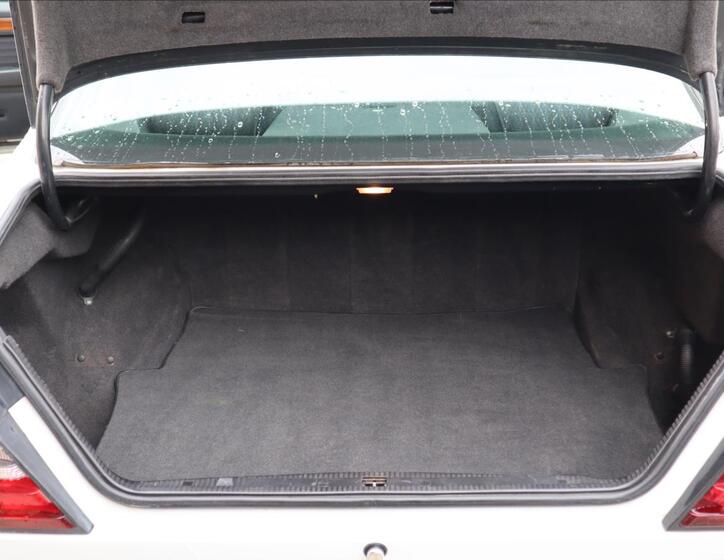 Mercedes-Benz 200 18