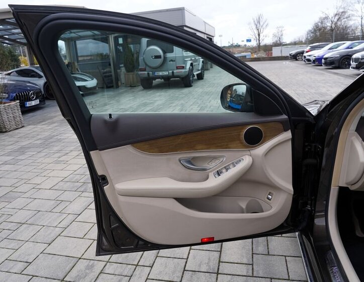 Mercedes-Benz Třídy C Sedan / Limuzína 1,6 l 115 kw