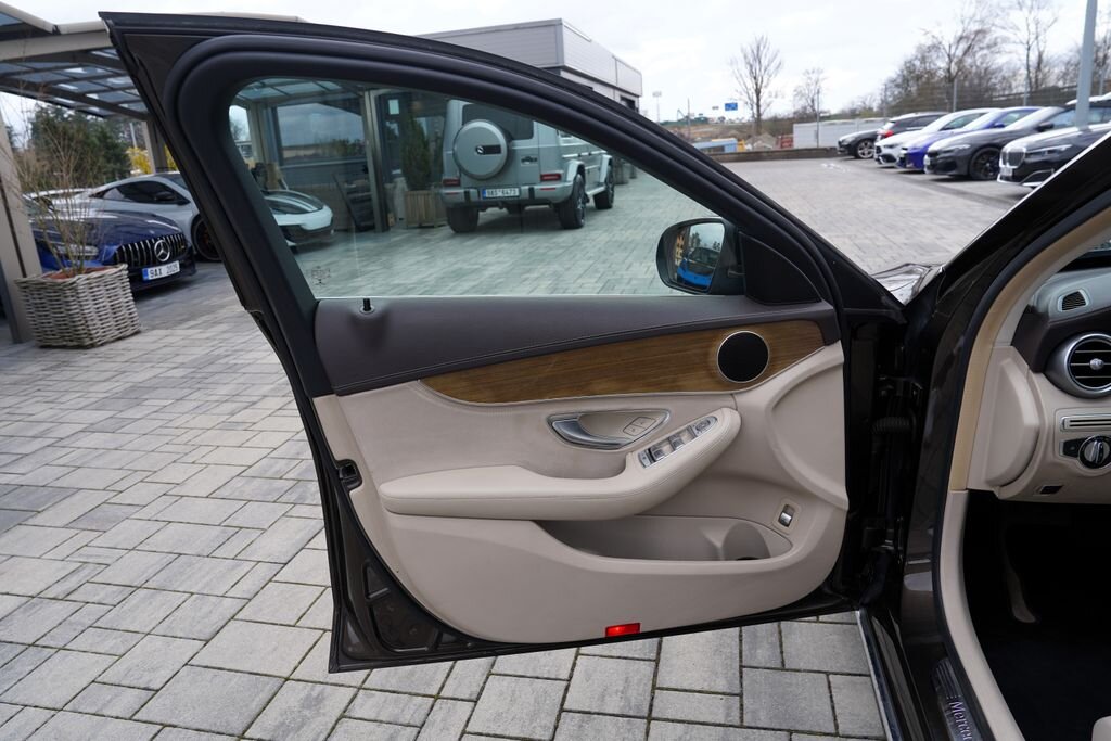 Mercedes-Benz Třídy C Sedan / Limuzína 1,6 l 115 kw