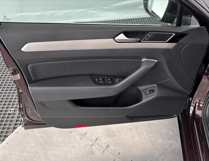 Volkswagen Passat Sedan / Limuzína 2,0 l 140 kw