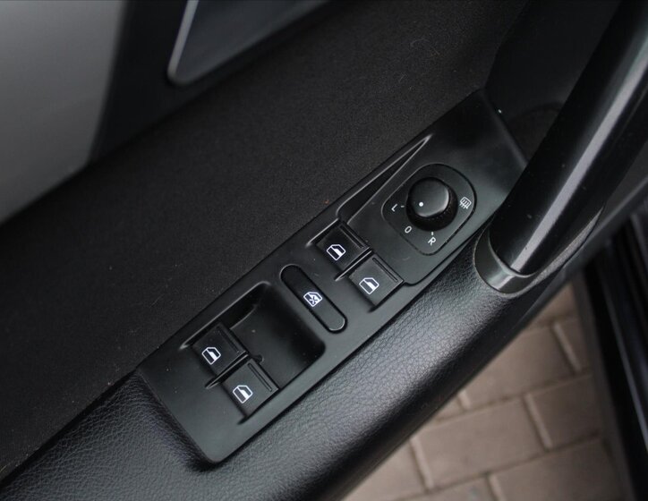 Volkswagen Passat Kombi 1,6 l 77 kw