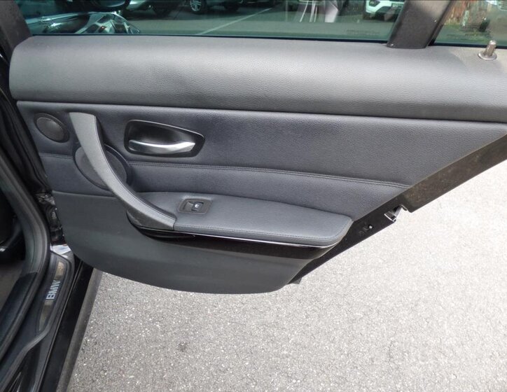 BMW Řada 3 Kombi 3,0 l 180 kw