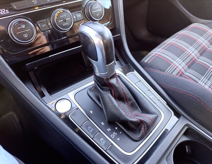 Volkswagen Golf Hatchback 2,0 l 180 kw