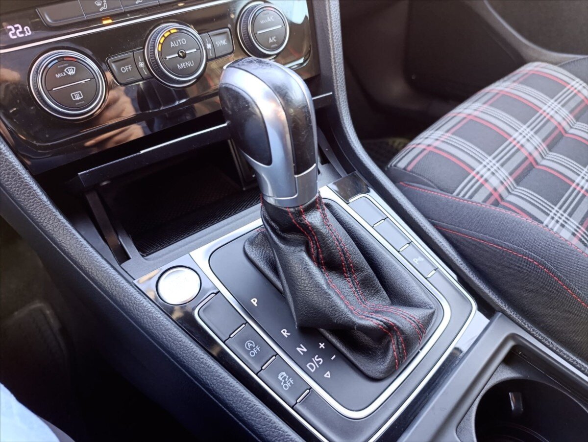 Volkswagen Golf Hatchback 2,0 l 180 kw