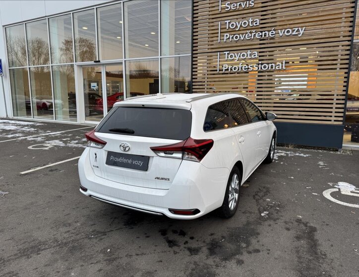 Toyota Auris Kombi 1,6 l 97 kw