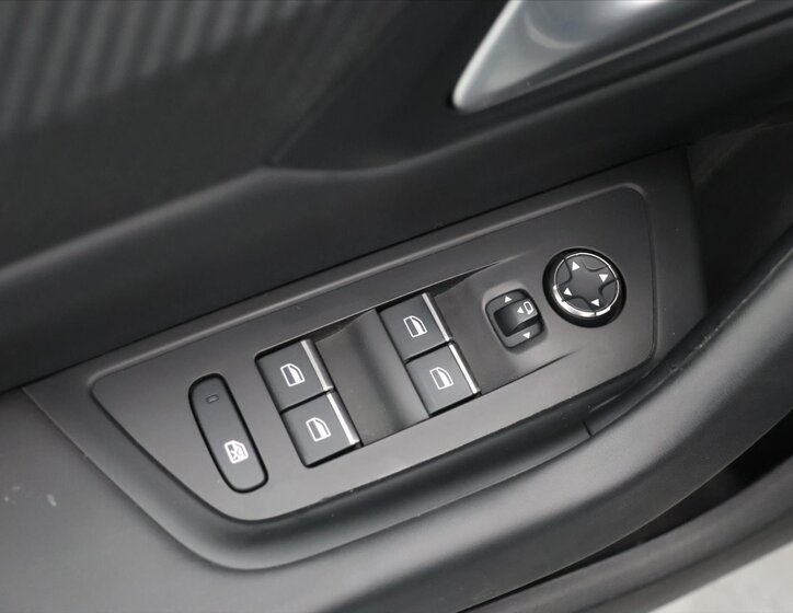 Peugeot 508 Liftback 1,6 l 133 kw