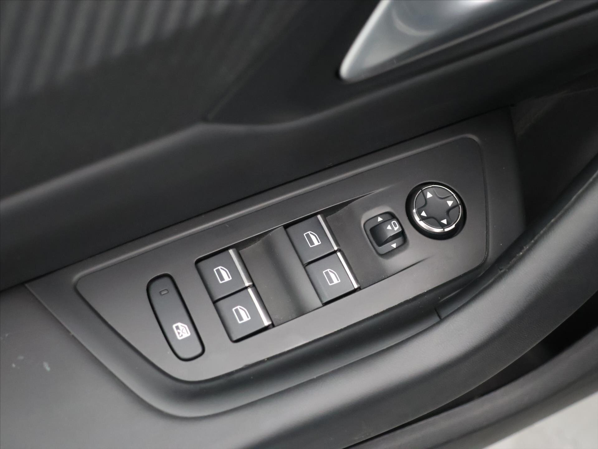 Peugeot 508 Liftback 1,6 l 133 kw