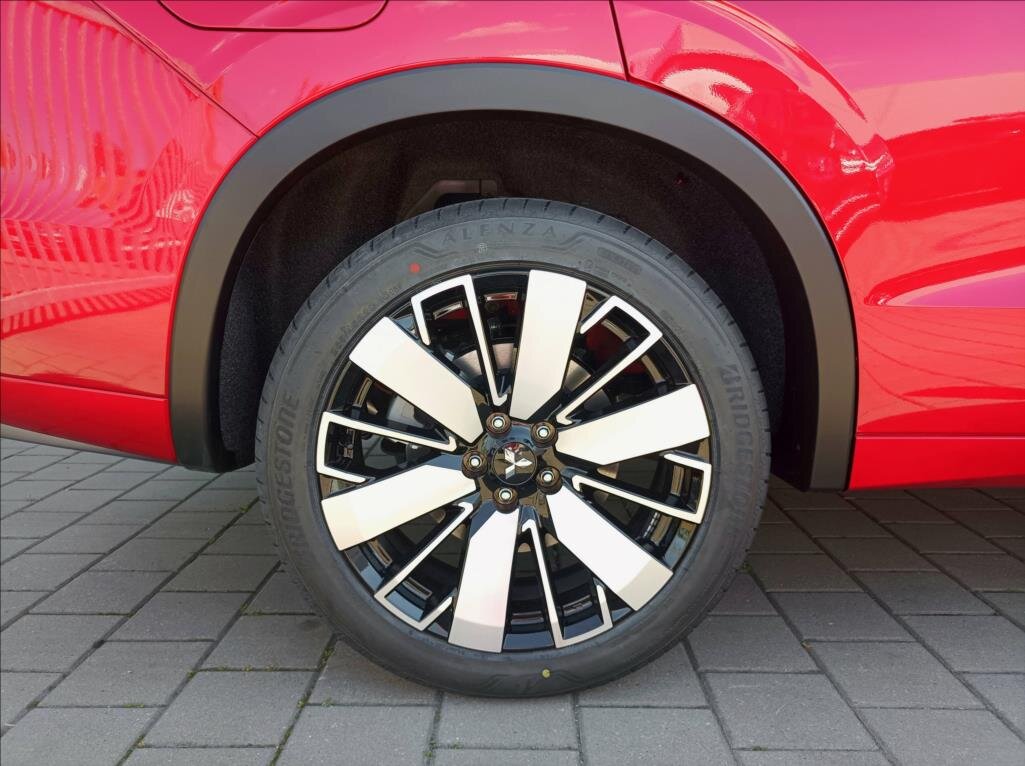 Mitsubishi Outlander SUV 2,4 l 225 kw