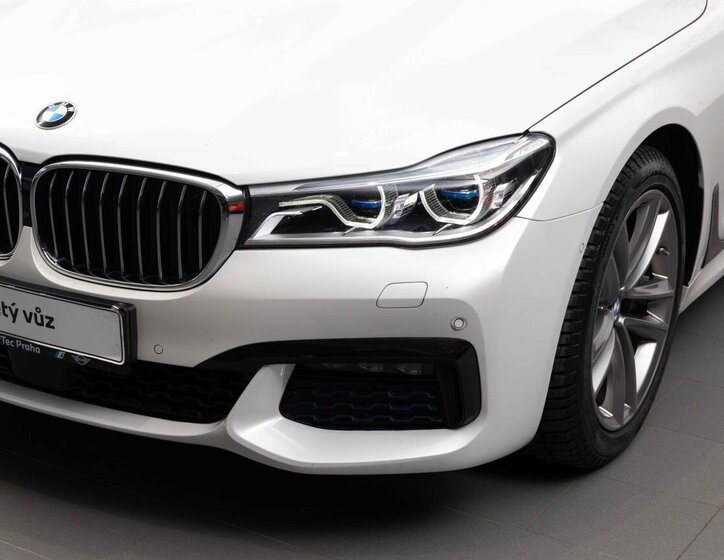 BMW Řada 7 Sedan 4,4 l 330 kw