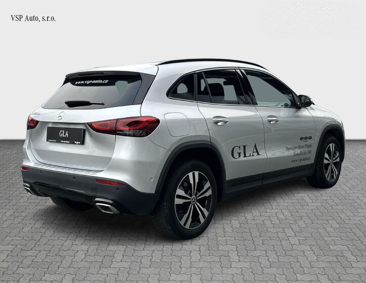 Mercedes-Benz GLA 5