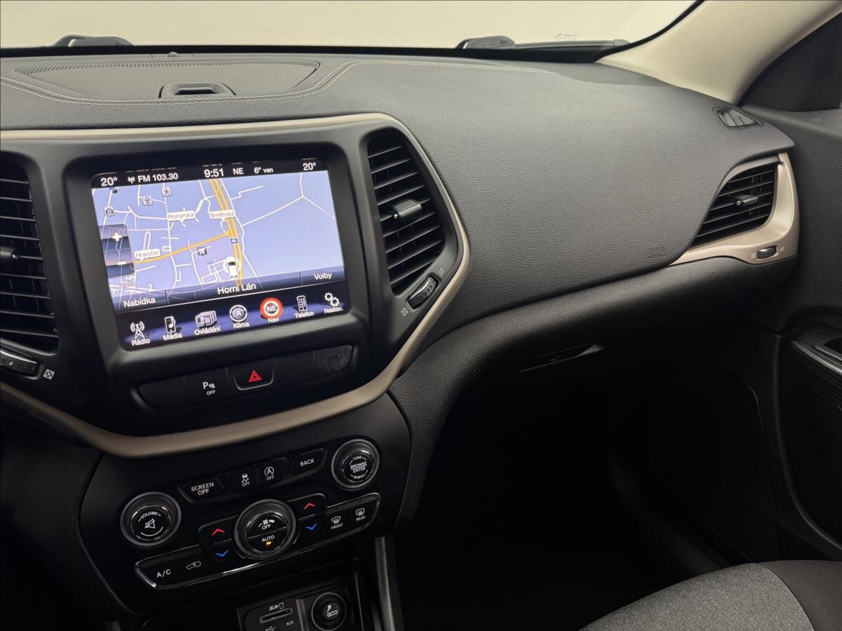 Jeep Cherokee SUV / Terénní 2,0 l 103 kw