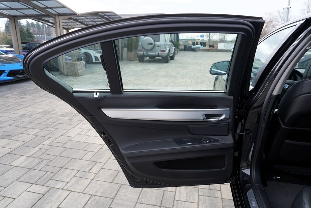 BMW Řada 7 Sedan / Limuzína 3,0 l 180 kw