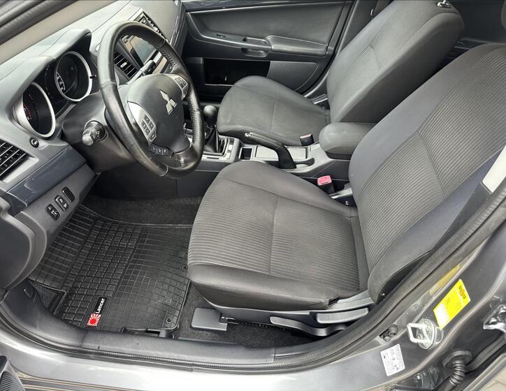 Mitsubishi Lancer 12