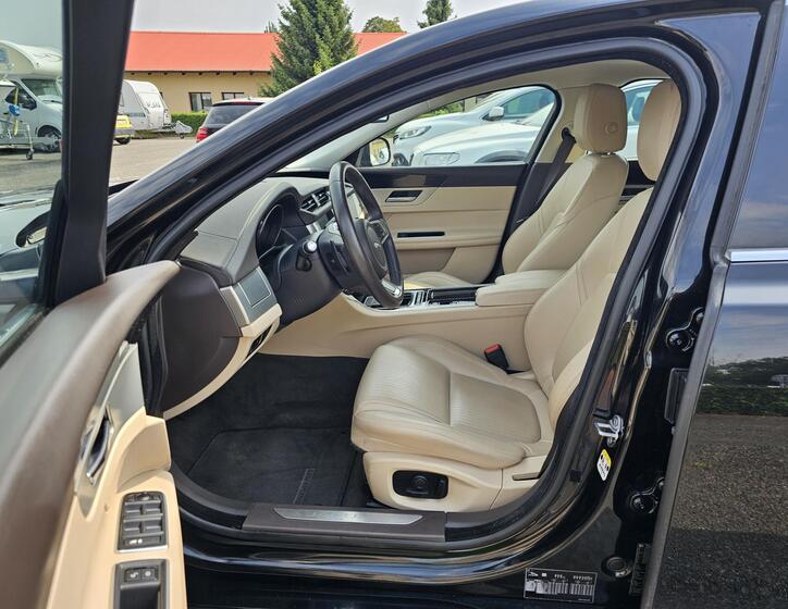 Jaguar XF 10