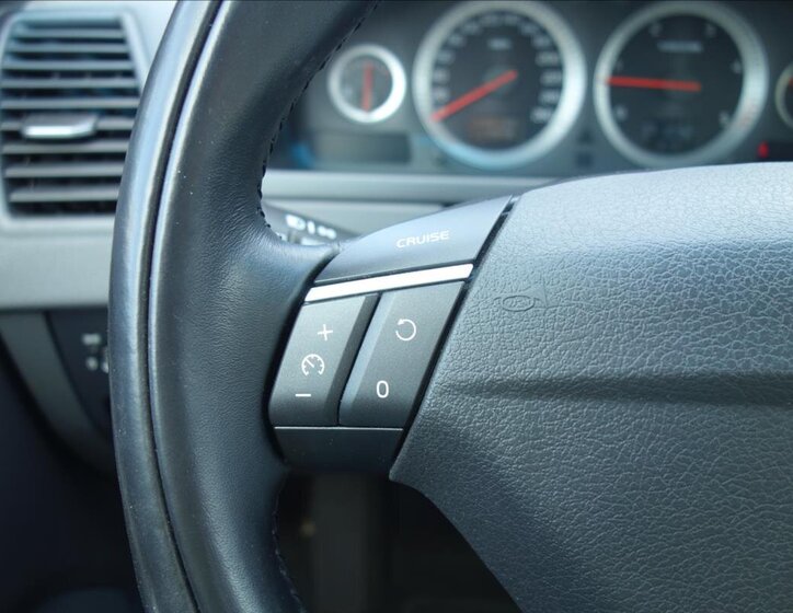 Volvo XC90 SUV 2,4 l 147 kw