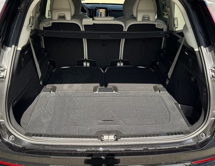 Volvo XC90 SUV / Terénní 2,0 l 335 kw