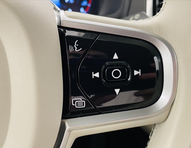 Volvo XC90 SUV / Terénní 2,0 l 173 kw