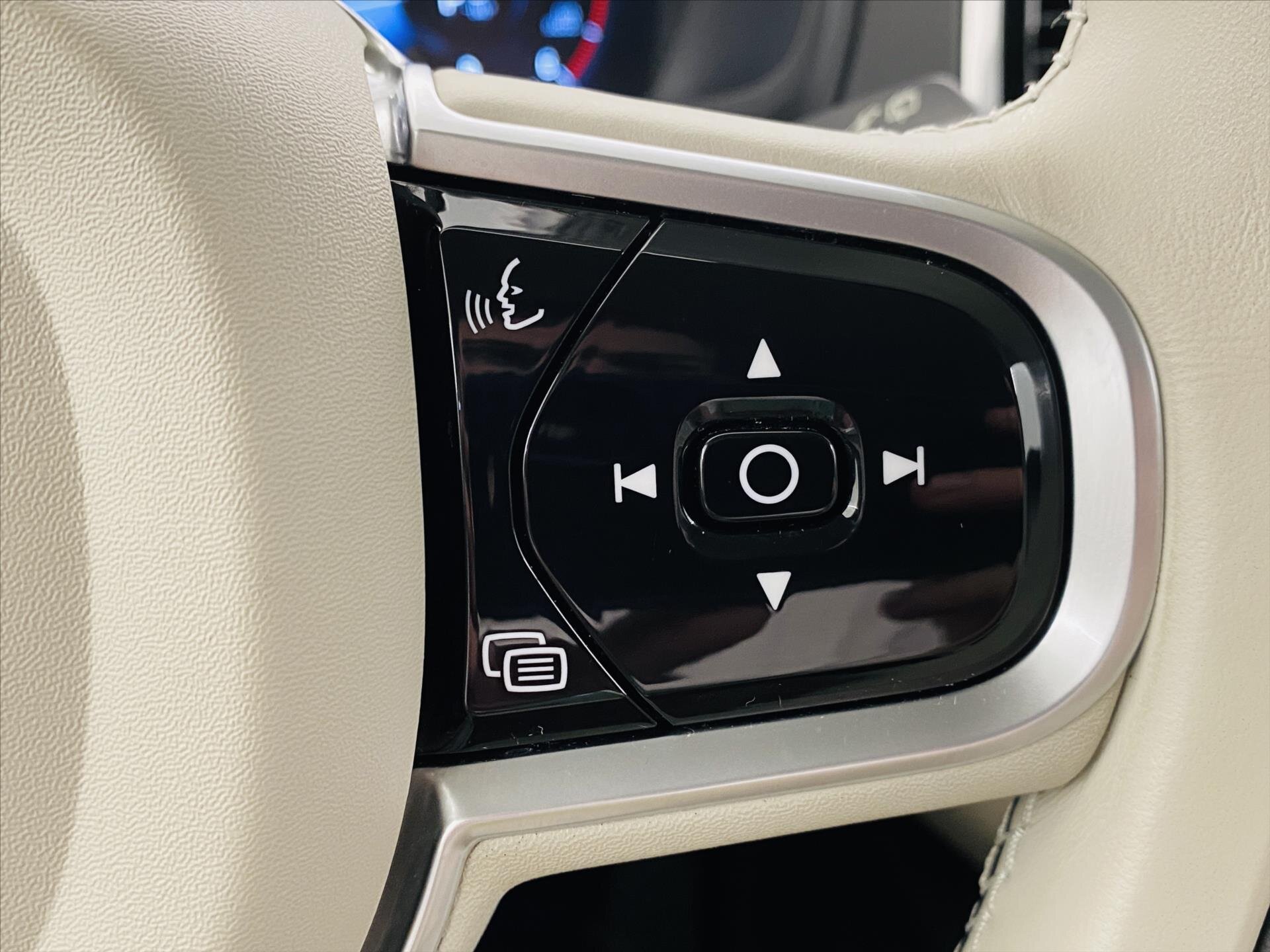 Volvo XC90 SUV / Terénní 2,0 l 173 kw