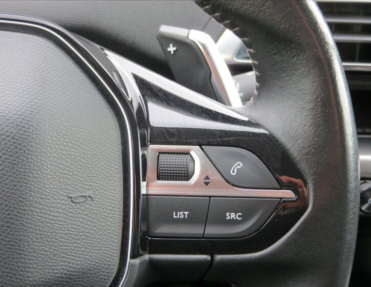 Peugeot 5008 MPV 1,2 l 96 kw