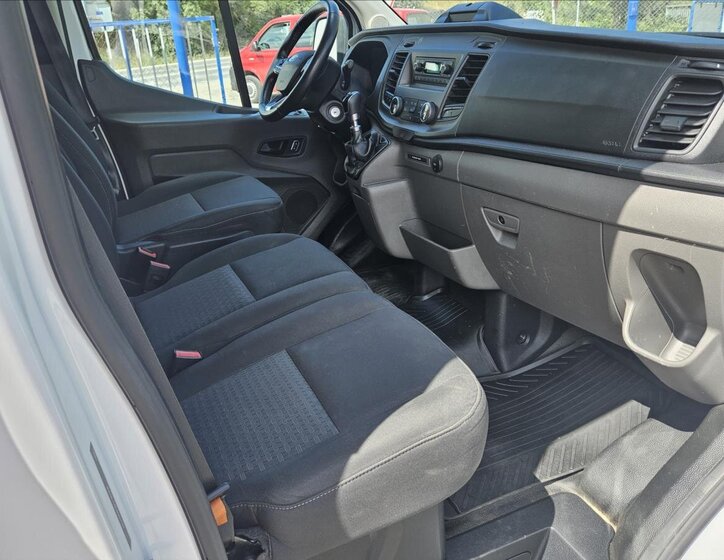 Ford Transit 9