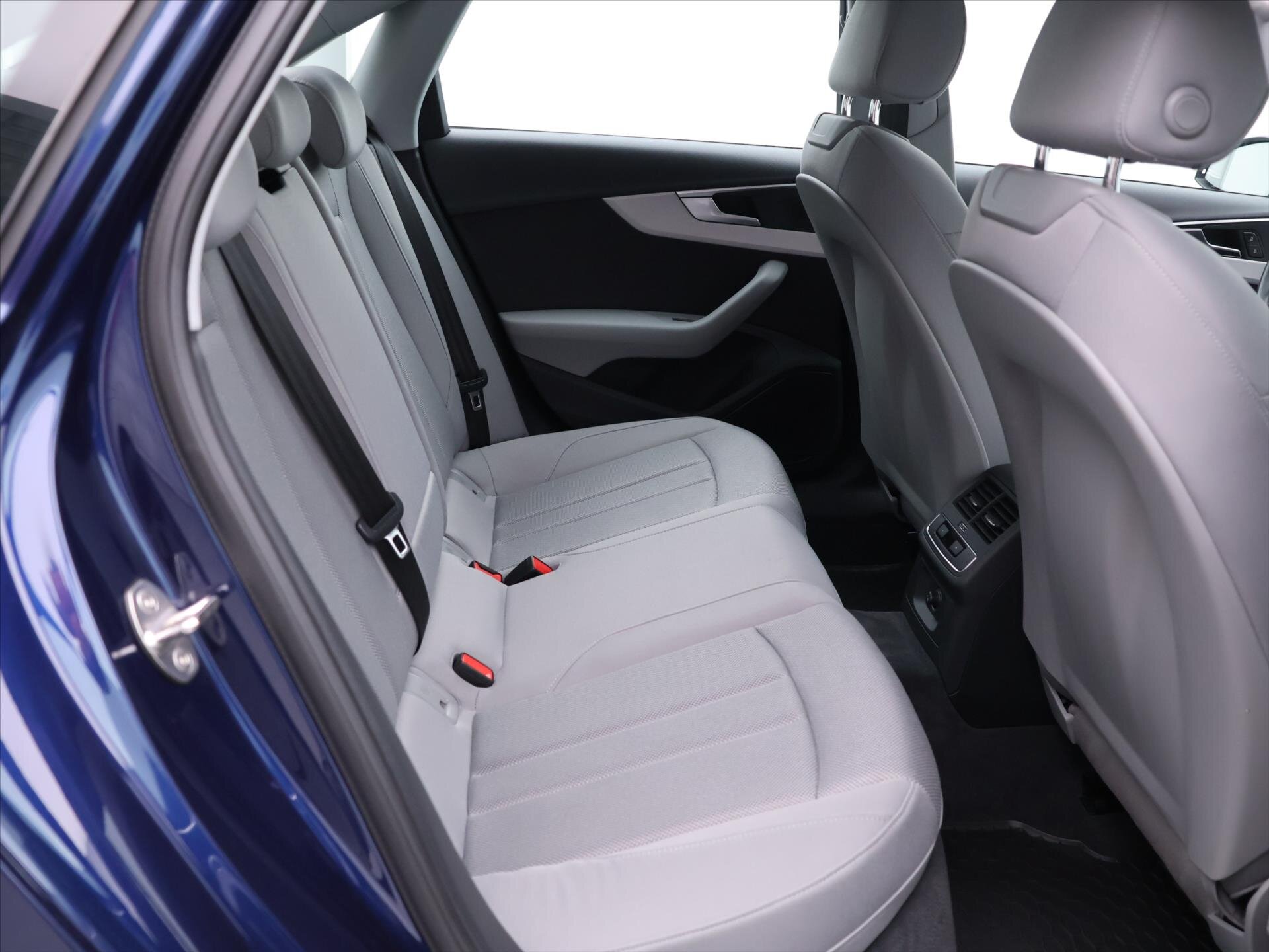 Audi A4 Sedan / Limuzína 2,0 l 120 kw