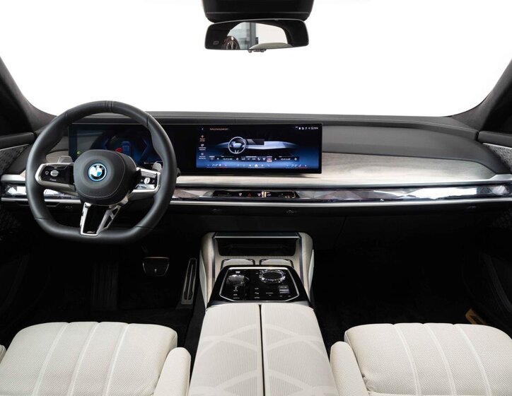 BMW i7 12