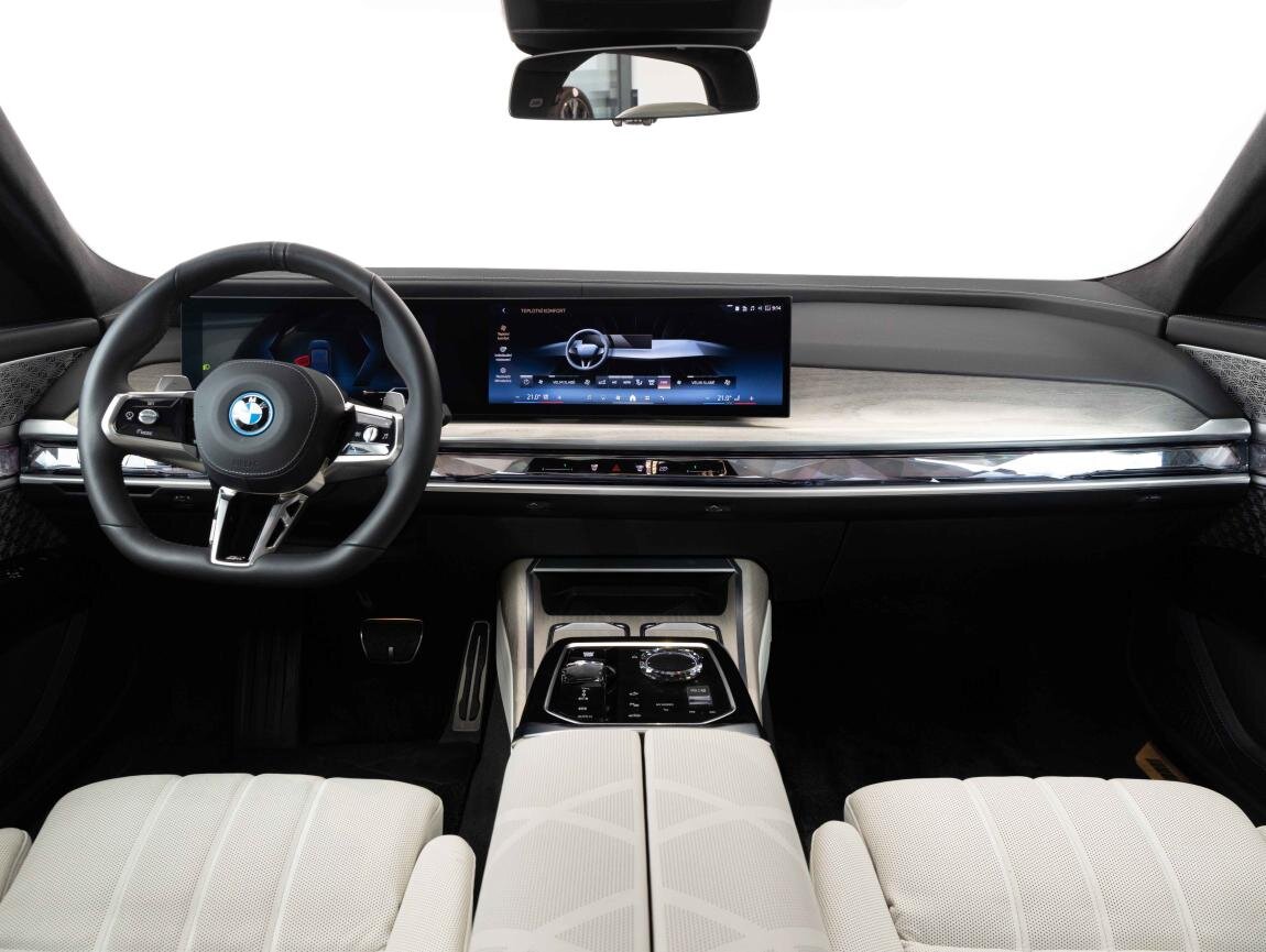 BMW i7