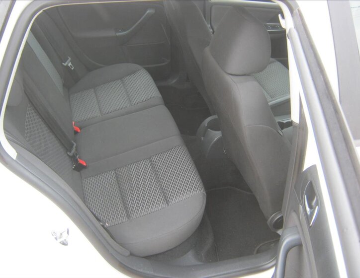 Volkswagen Golf Kombi 1,6 l 77 kw