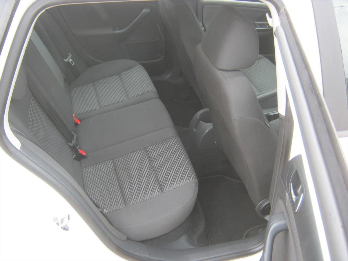 Volkswagen Golf Kombi 1,6 l 77 kw