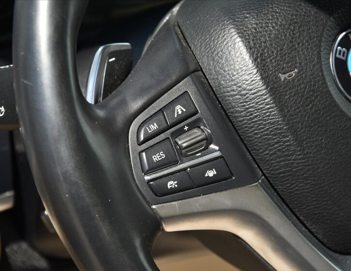 BMW X5 SUV / Terénní 3,0 l 230 kw