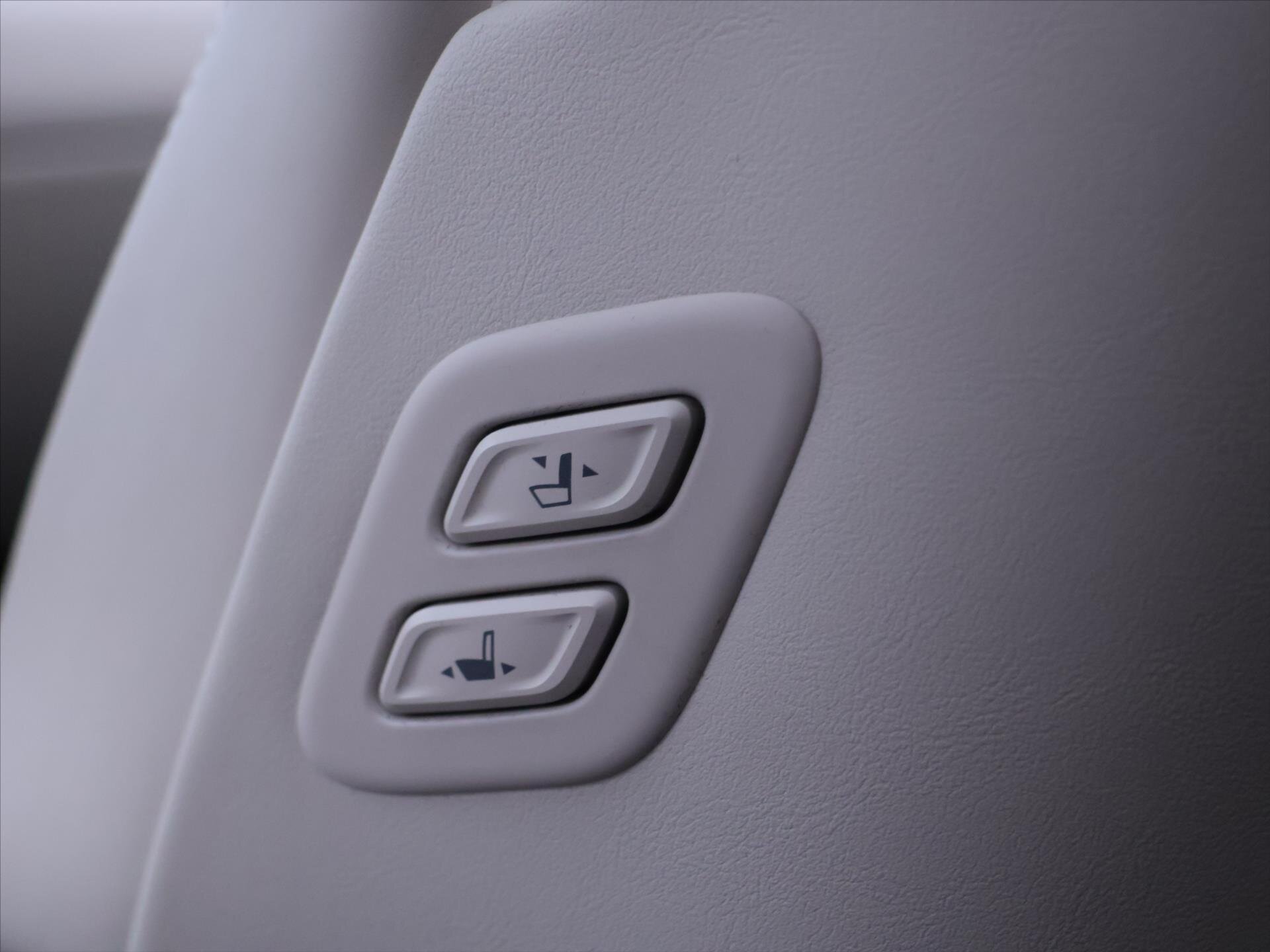 Hyundai Genesis Sedan 3,8 l 232 kw