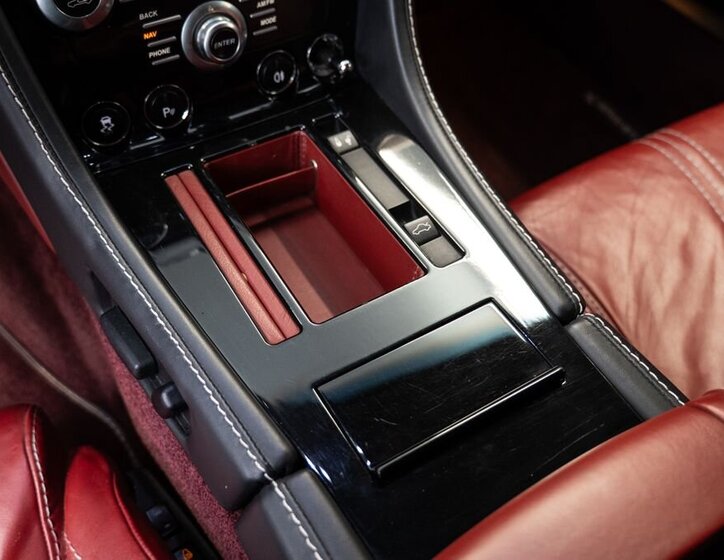 Aston Martin Vantage 12