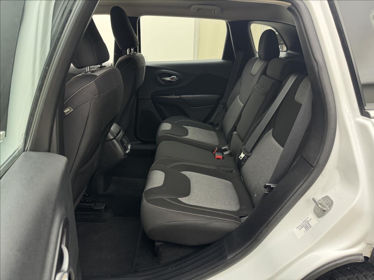 Jeep Cherokee SUV 2,0 l 103 kw